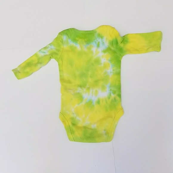 Tie-dye Carter's onesie 0 to 3 months - Picture 3 of 3